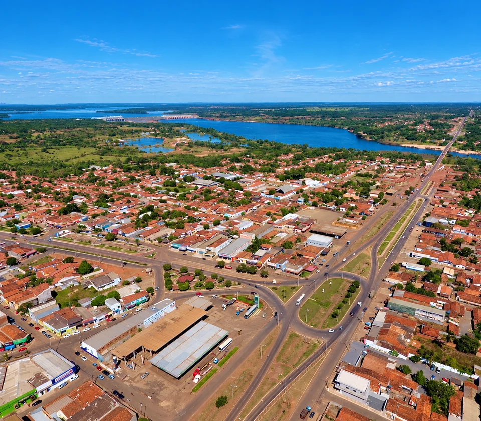 Vista aérea da cidade de Estreito com o Rio Tocantins ao fundo