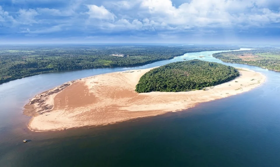 Banco de areia e ilha no Rio Tocantins, em Estreito